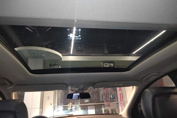 Used Mercedes-Benz R-Class 2017 R 320 4MATIC Business Edition Prestige Model
