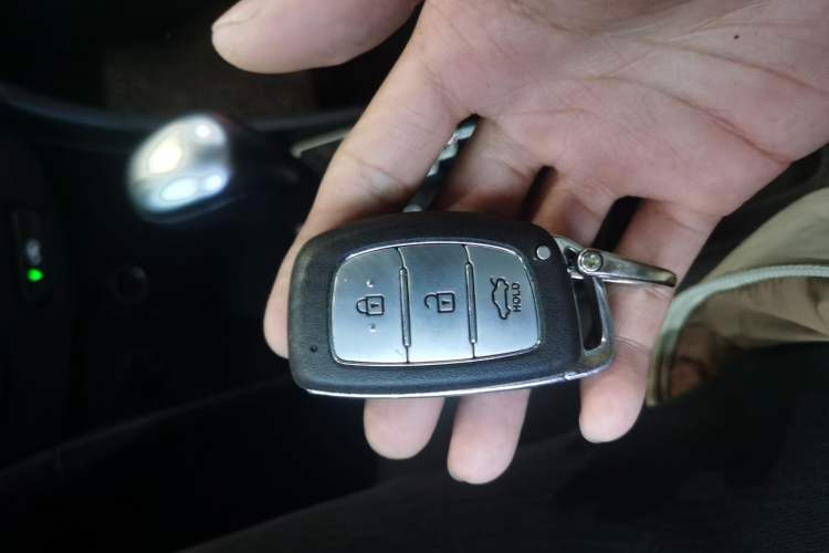 Used Hyundai Verna Ray 2014 1.6L Automatic TOP Vehicle Key