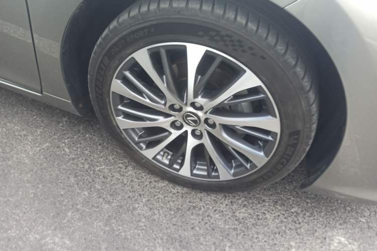 Used Lexus ES 2019 300h Millionth Anniversary Limited Edition China VI Standard
