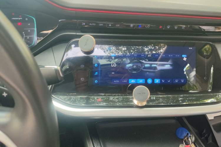 Used Dongfeng Aeolus Yixuan MAX 2021 1.5T Super-Powered Dad Edition Audio And AC Panel