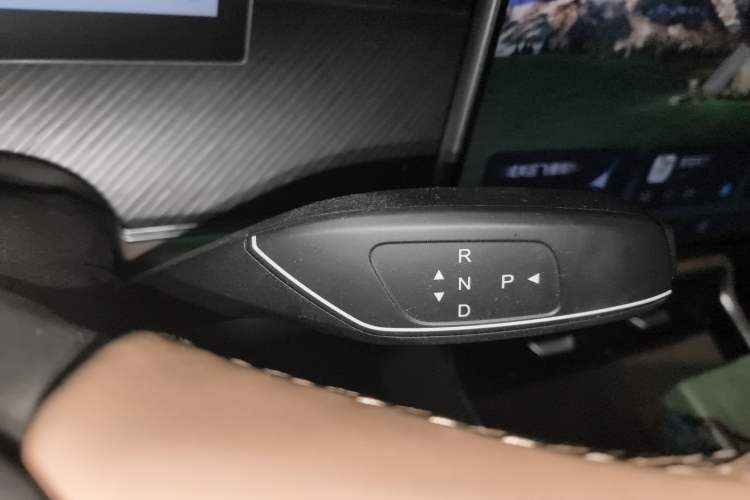 Used Chery Tiggo 8 L 2024 2.0T Two-Wheel-Drive Luxury Version 7 Seats
