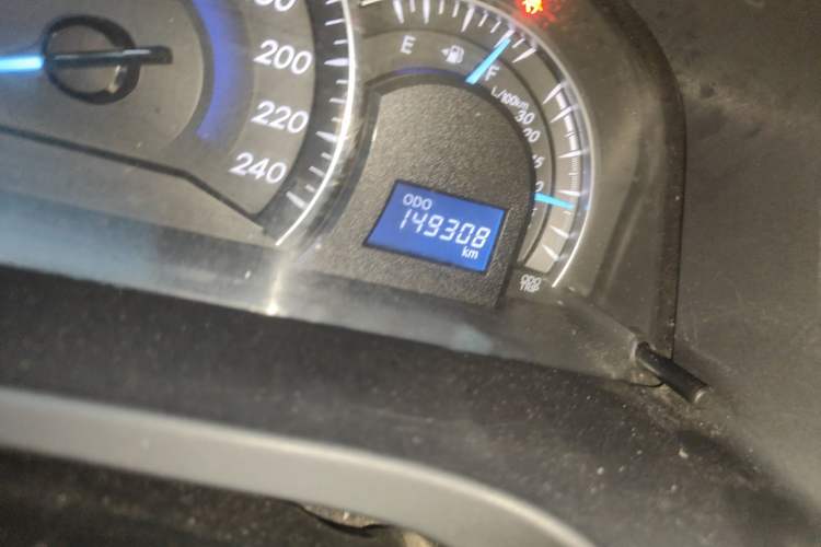 Used Toyota Camry 2015 2.0E Elite Edition Odometer Close Up