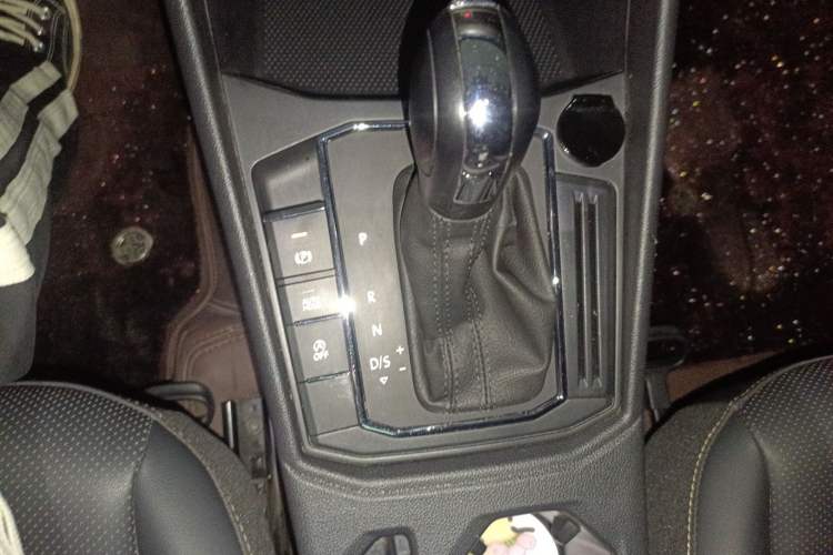 Used Volkswagen Lavida 2022 1.5L Automatic Comfort Edition Gear Lever