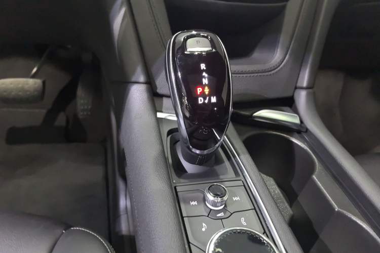 Used Cadillac XT5 2021 28T Luxury Model Gear Lever