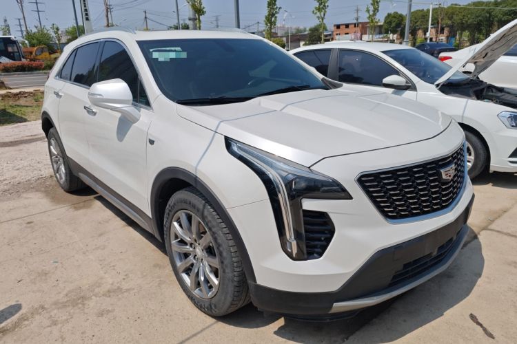 Used Cadillac XT4 2021 28T Two-Wheel Drive Luxury Version Front Right 45 Deg