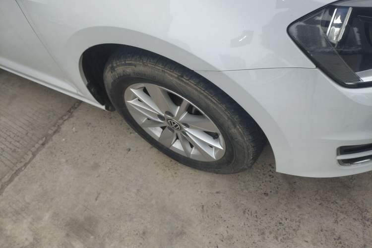 Used Volkswagen Golf 2016 1.6L Manual Fashion Edition Right Front Wheel Hub