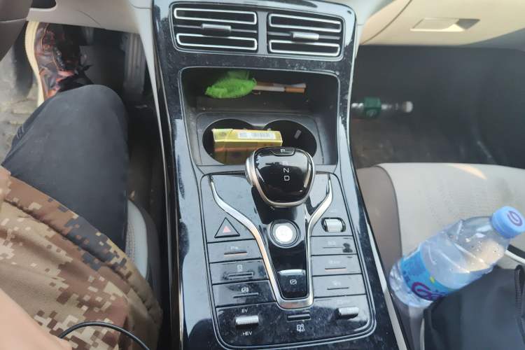 Used BYD Qin PLUS 2024 HONOR Edition DM-i 55KM Leading Model Gear Lever