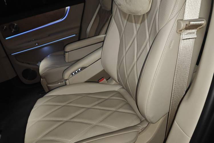 Used Hima AITO M9 2025 Extended-Range Ultra Version 52 kWh 6-Seater