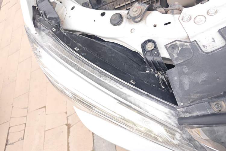 Used Isuzu mu-X 2018 1.9T Diesel Automatic 2WD Enjoyment Edition 7 Seats Right Front Headlight