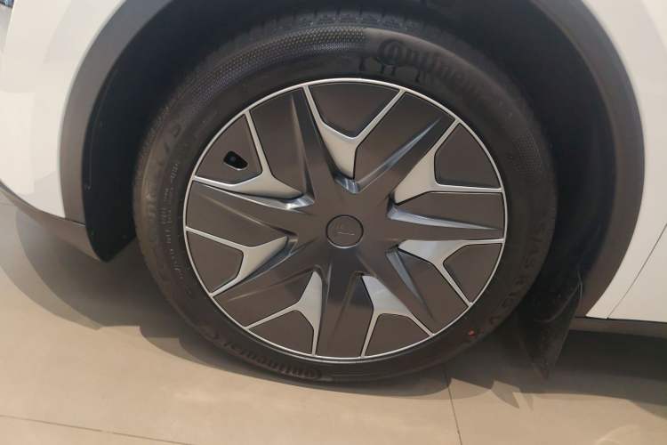 Used Tesla Model Y L 2025 Model Long-Range All-Wheel-Drive Version
