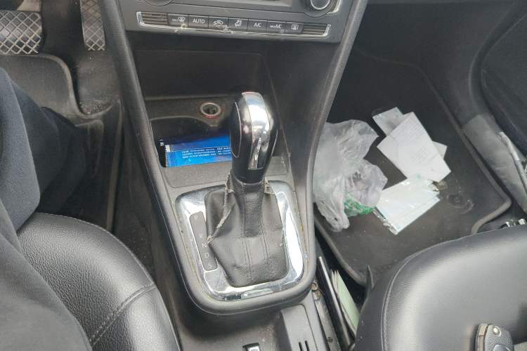 Used Volkswagen Santana 2013 1.6L Automatic Comfort Edition Gear Lever