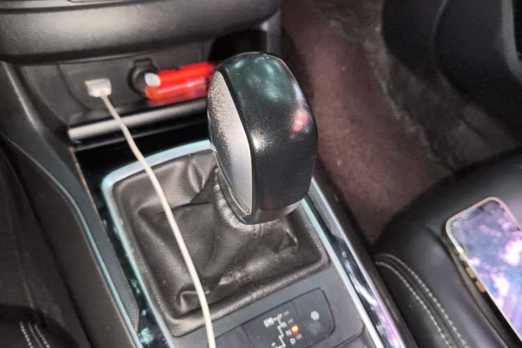 Used Peugeot 408 2018 Revised Version 1.8L Automatic Luxury Edition Gear Lever