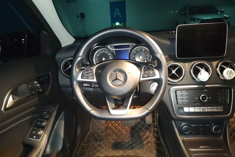 Used Mercedes-Benz GLA 2019 GLA 200 Fashion Model Steering Wheel