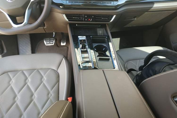 Used Volkswagen Viloran 2024 380TSI Premium Edition
