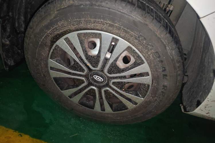 Used JAC Refine M3 2025 PLUS 1.8L Manual Classic Edition 7 Seats Right Front Wheel Hub