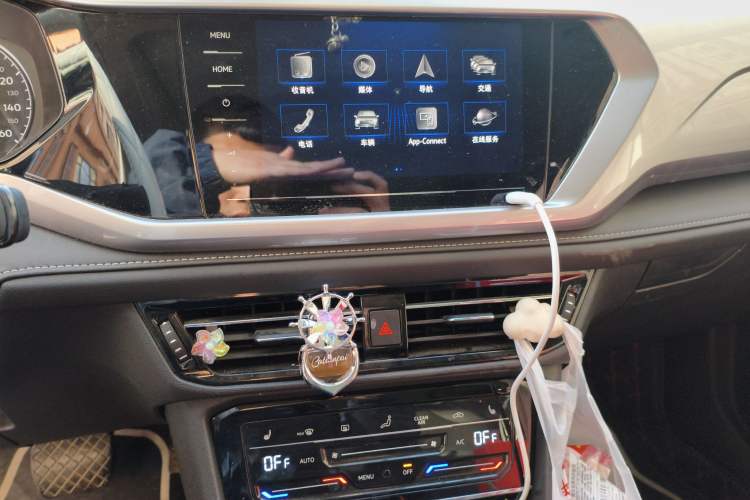 Used Volkswagen Tharu New Energy 2021 Panoramic Deluxe Edition Audio And AC Panel