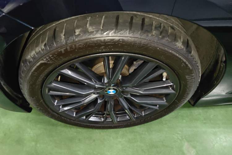 Used BMW 3 Series 2020 Restyled 325i M Sport Night Edition Package Left Front Wheel Hub