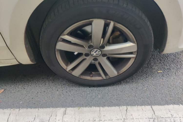 Used Volkswagen Sharan 2018 380TSI Comfort Edition 7-Seater Right Front Wheel Hub