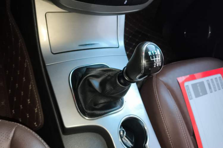 Used JAC T8 2019 2.0T Gasoline Two-Wheel Drive Prestige Version Standard Double HFC4GA3-4D
