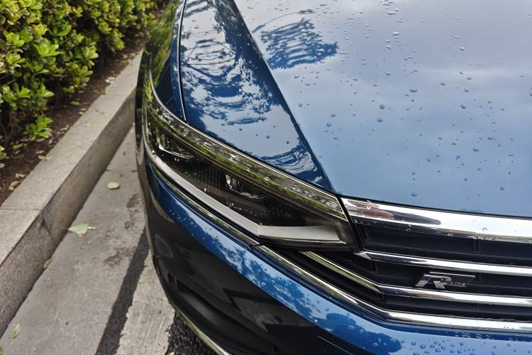 Used Volkswagen Variant 2021 2.0T Comfort Edition Right Front Headlight