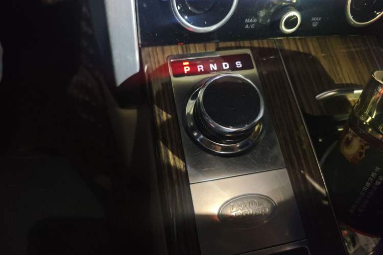 Used Land Rover Range 2018 3.0 SC V6 Vogue SE Long-Wheelbase Edition Gear Lever