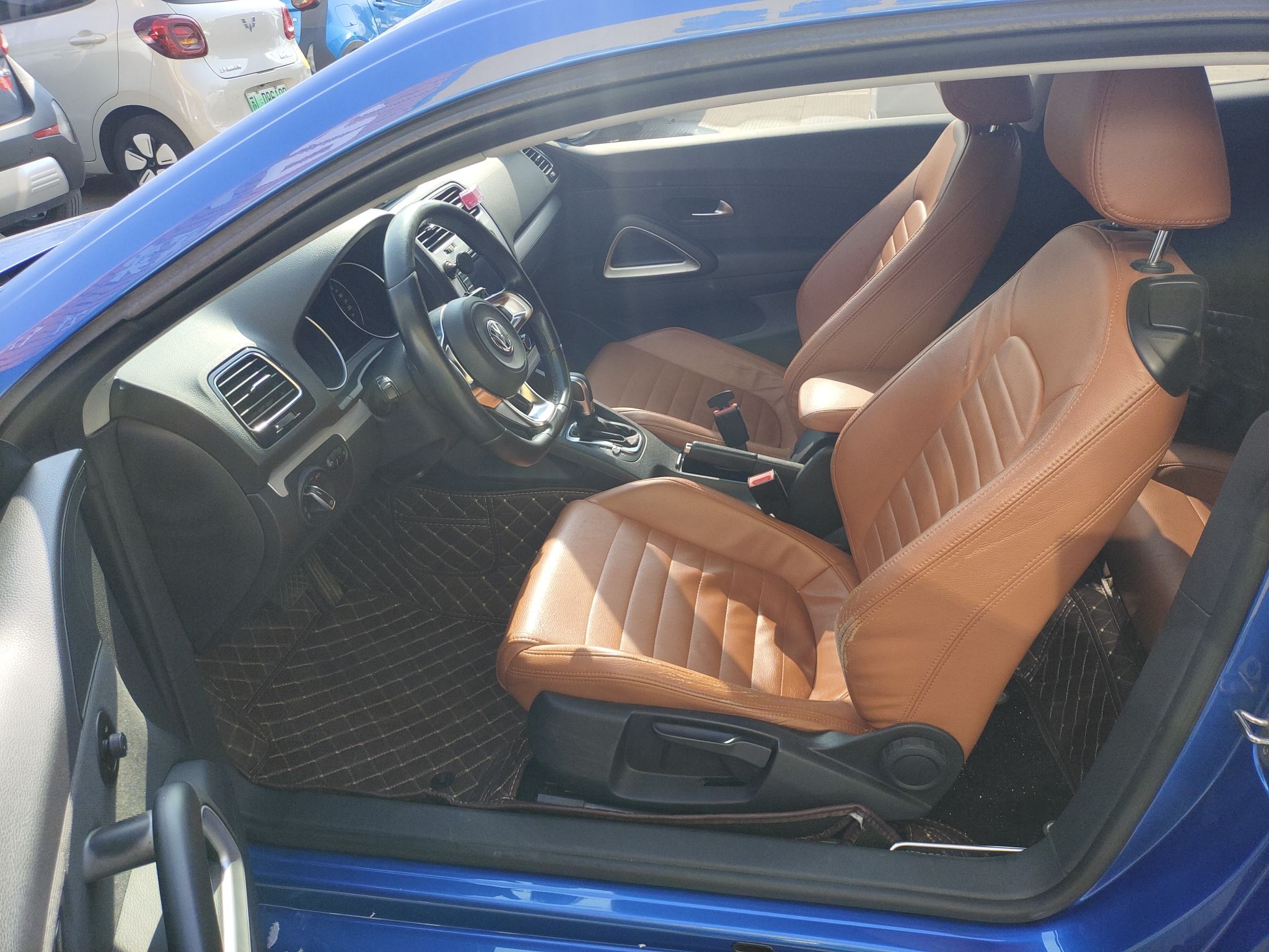 Переднее сиденье в автомобиле