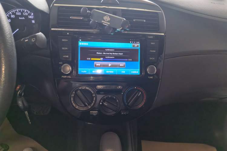 Used Nissan Tiida 2014 1.6L CVT Comfort Model Audio And AC Panel