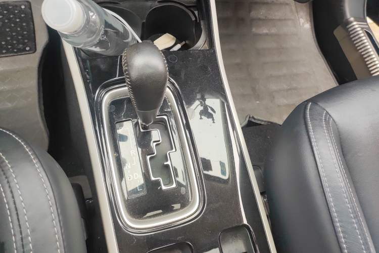 Used Mitsubishi Outlander 2019 2.0L Two-Wheel Drive Comfort Edition 5 Seats China V Standard Gear Lever