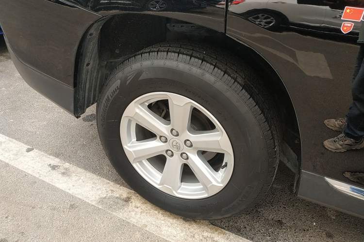 Used Toyota Highlander 2012 2.7L Two-Wheel Drive 7-Seater Elite Edition Exterior 5