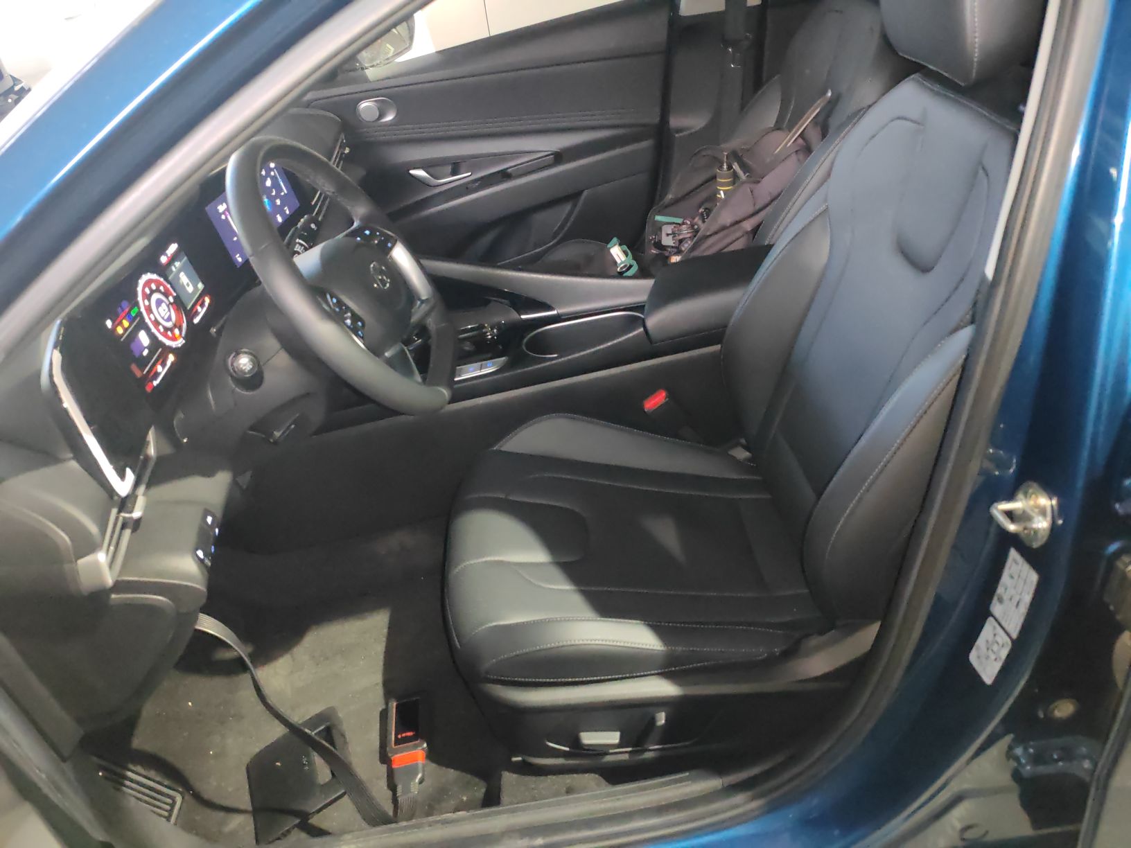 Переднее сиденье в автомобиле