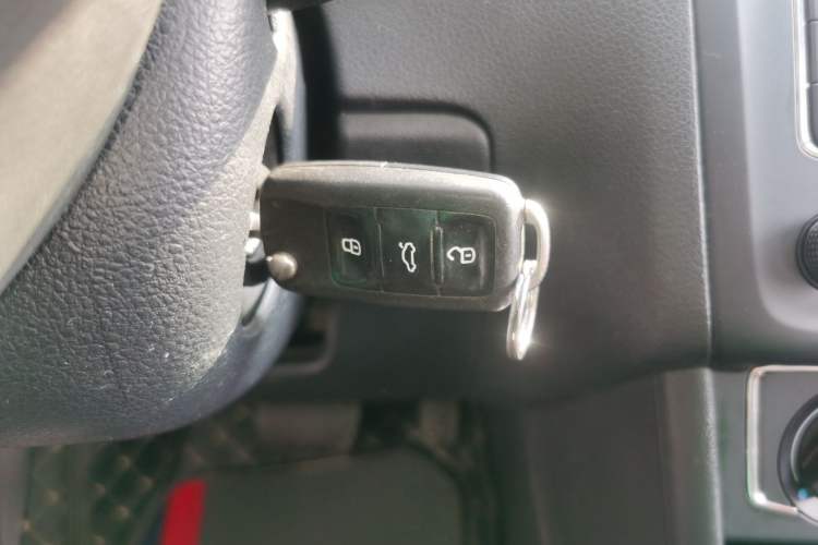 Used Volkswagen Polo 2014 1.6L Automatic Comfort Edition Interior 1