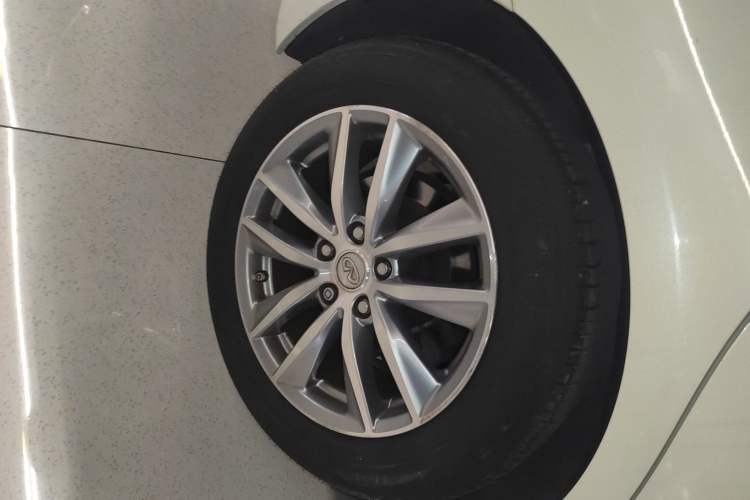 Used Infiniti Q50L 2016 2.0T Comfort Edition Right Rear Wheel Hub