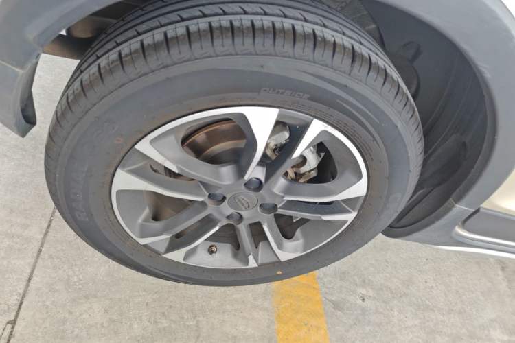 Used Geely Auto Vision X3 2019 Upgraded Model 1.5L CVT Prestige Version Exterior 5