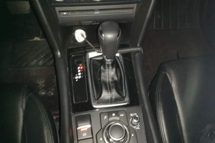 Used Mazda 3 Axela 2019 Cloud-Controlled Sedan 1.5L Automatic Luxury Model China VI Standard Gear Lever