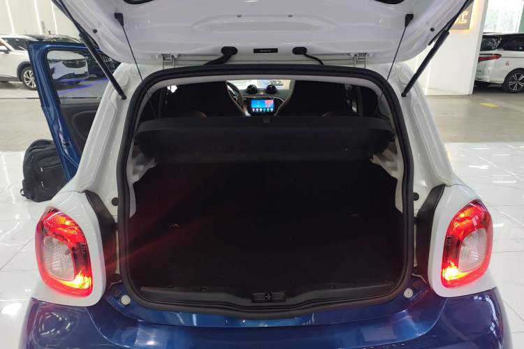 Used smart forfour 2018 1.0L 52kW Passion Edition Trunk