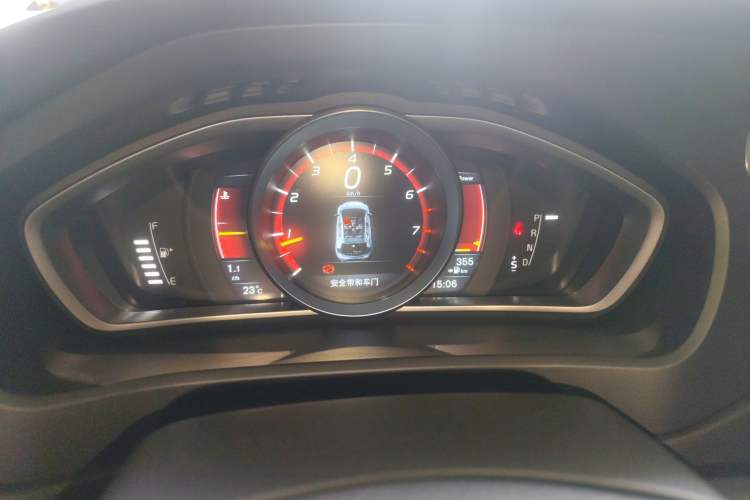 Used Volvo V40 2015 1.6T Zhiyi Edition