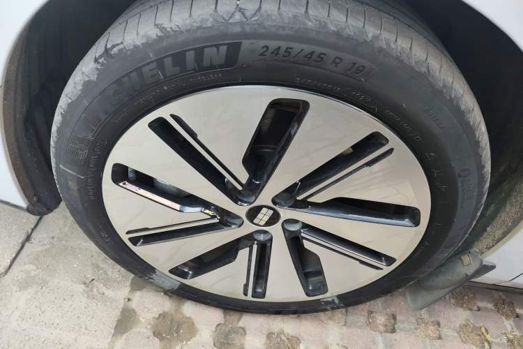 Used Geely Galaxy E8 2024 550 km Range Rear-Wheel-Drive PRO Exterior 7