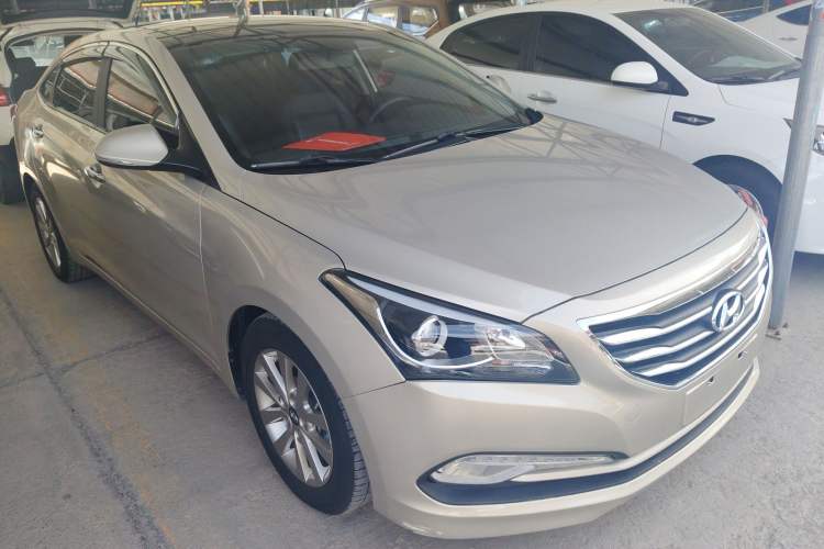 Used Hyundai Mistra 2014 1.8L Automatic Smart GLS Front Right 45 Deg