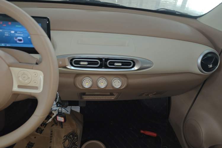 Used Wuling Hongguang MINIEV 2025 Four-Door Version Advanced Edition Audio And AC Panel