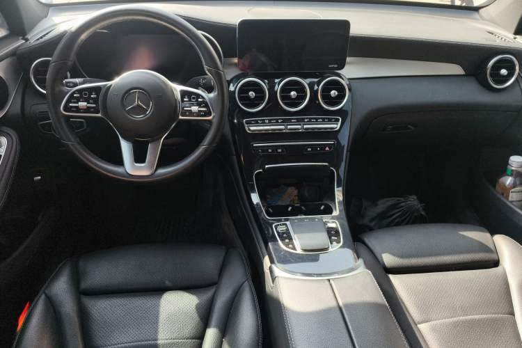 Used Mercedes-Benz GLC Coupe 2020 GLC 260 4MATIC Coupe SUV Center Console