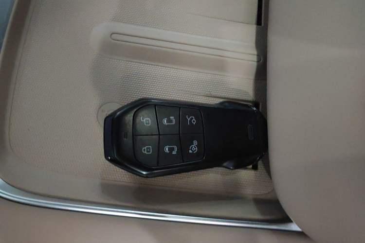 Used XPeng X9 2024 702 Ultra-Long Range Pro Vehicle Key