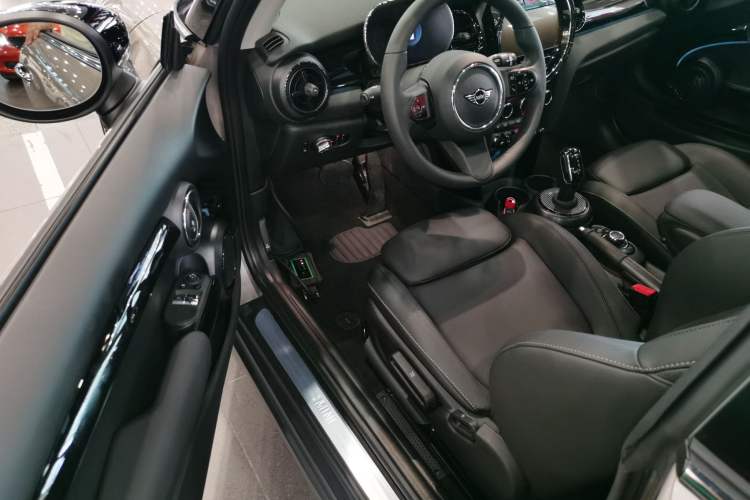 Used MINI MINI 2023 Updated 1.5T COOPER Artist