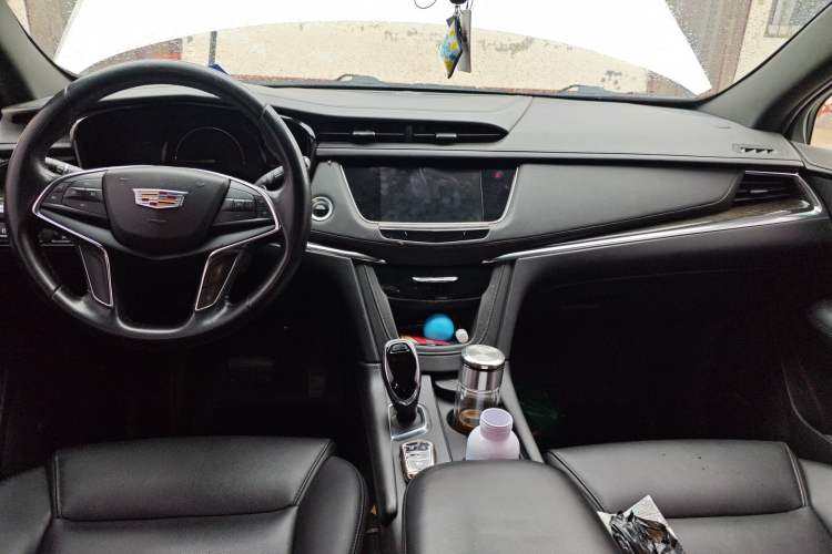 Used Cadillac XT5 2018 28E Four-Wheel Drive Tech Version Center Console