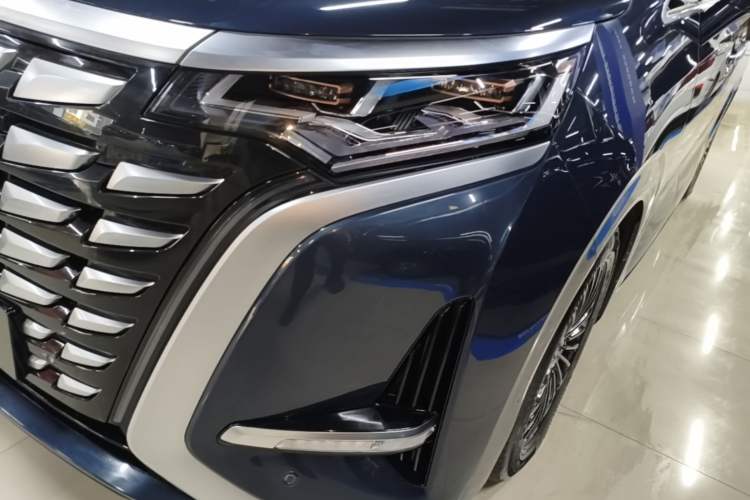 Used Denza D9 2022 DM-i 970 Four-Wheel Drive Flagship Model Left Front Headlight