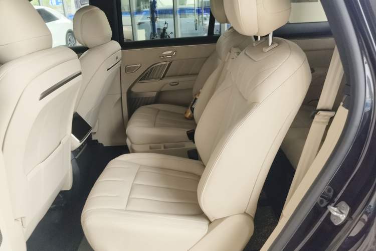 Used ONVO Luxeed L90 2025 Model—Ultra Six-Seater Version
