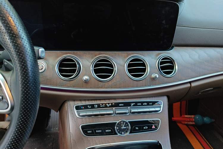 Used Mercedes-Benz E-Class 2020 Facelift E 260 L Audio And AC Panel