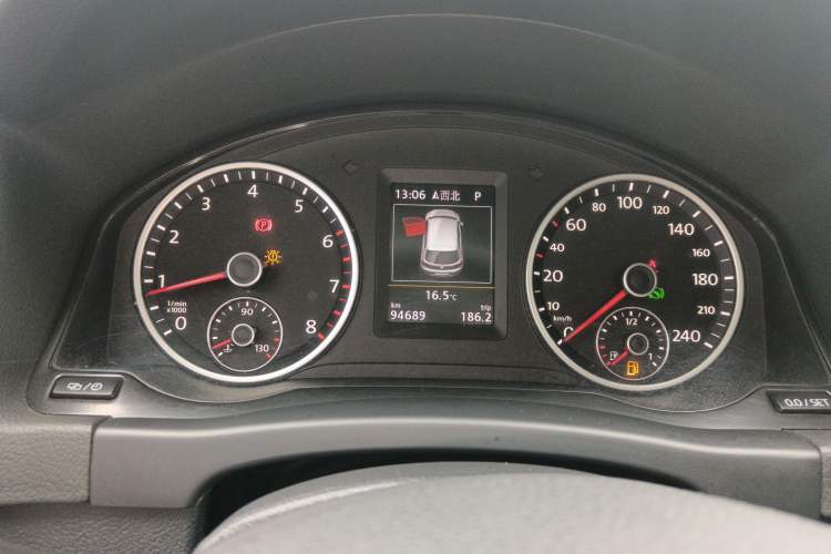 Used Volkswagen Tiguan 2015 1.8TSI Automatic All-Wheel-Drive Luxury Model
