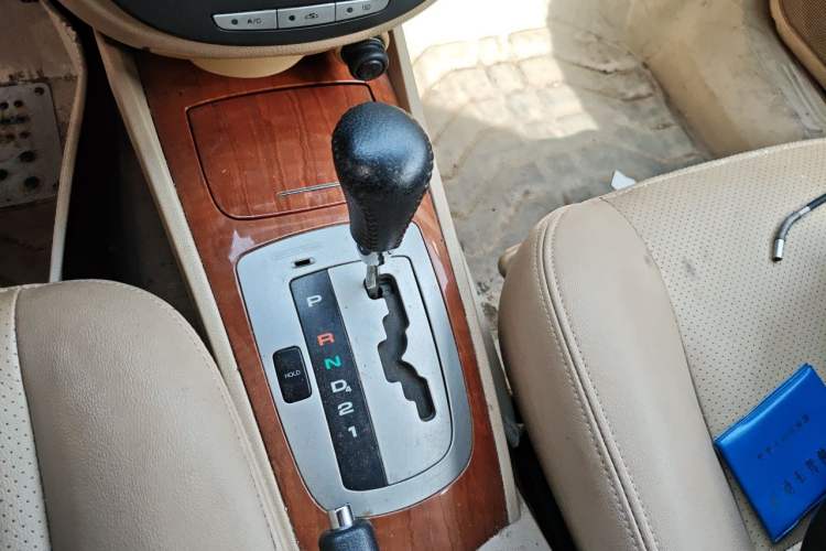Used Buick Excelle 2011 1.6 LE-AT Gear Lever