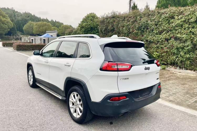 Used Jeep Cherokee 2016 2.0L Superior Edition
