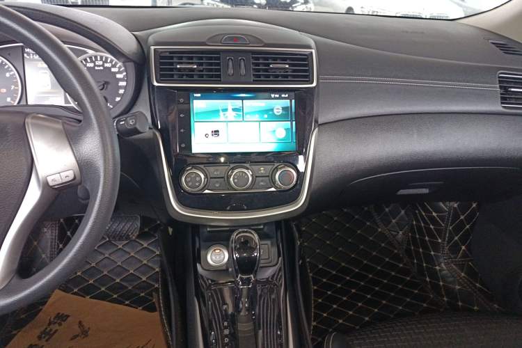 Used Nissan Tiida 2019 1.6L CVT Smart Enjoyment Version China VI Standard